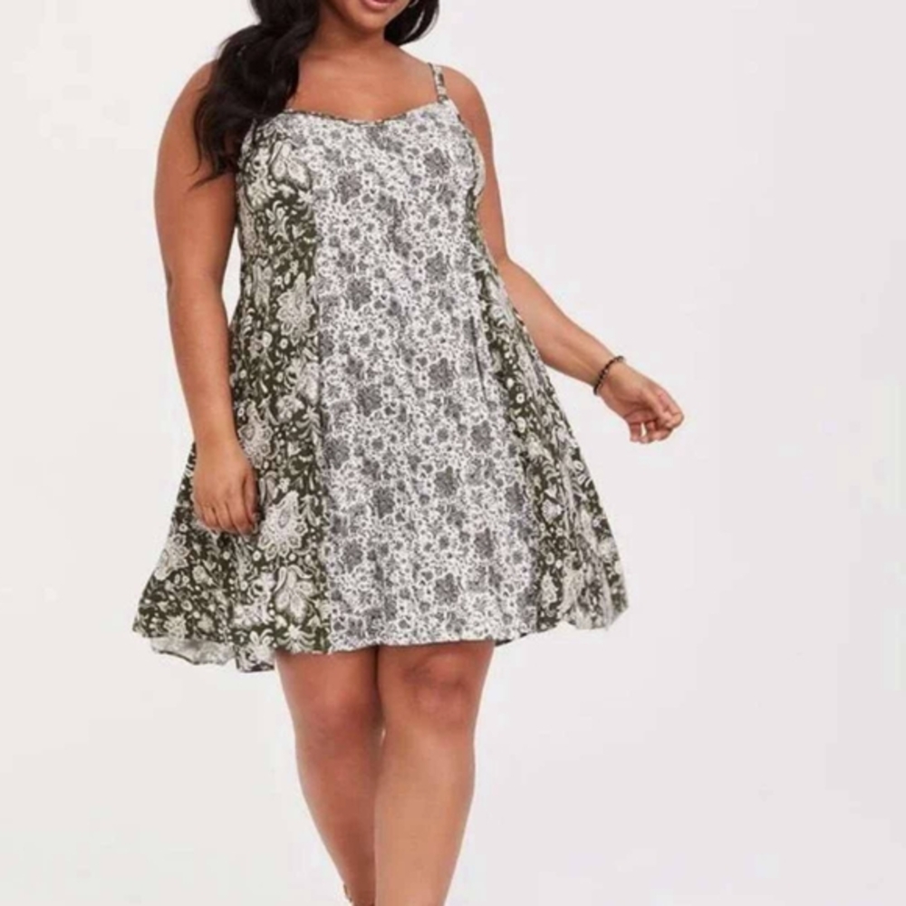 Torrid Mini Challis Trapeze Dress Green & White V-neck  100% Rayon
